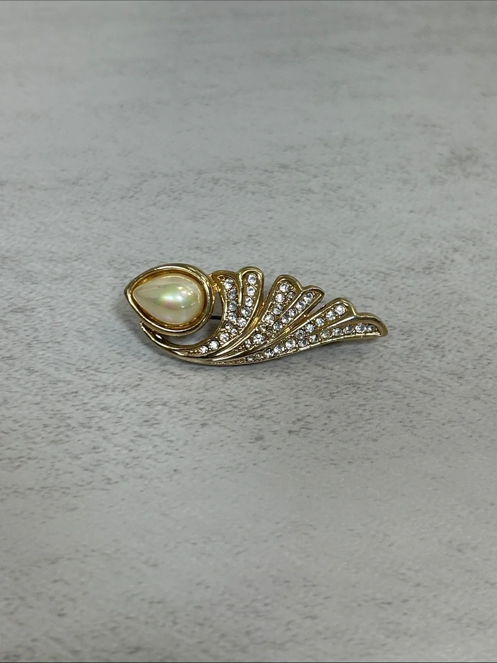 Gold-Tone Pearl and Crystal Fan Brooch - Elegant Women's Jewelry